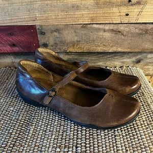 Taos Brown Flats Size‎ 12